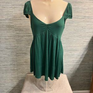 NWT! Kelly Green V-Neck and Scoop Back Top by EVERYDAY - Size Large - Super Cute
